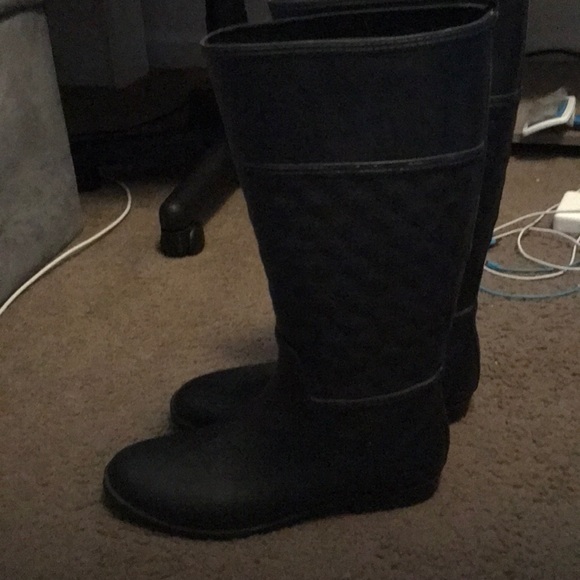 rain boots - Picture 2 of 3